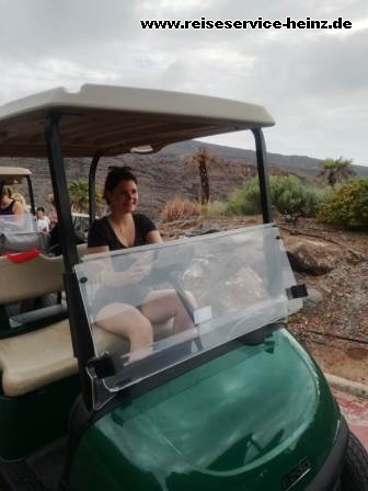 Verena Seitz beim Golfcar fahren auf der Golferinsel La Gomera